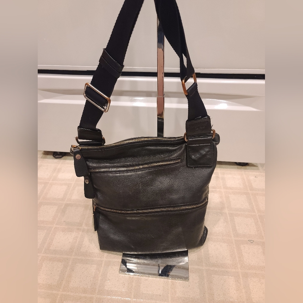 Margot Black Leather Triple Zip Compartment handbag Silver zip Pockets pebbled - Picture 7 of 8